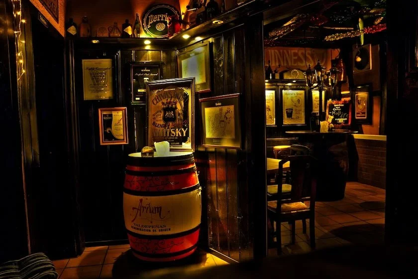 Photo of a pub seating and dining area by tomkaczy on Pixabay